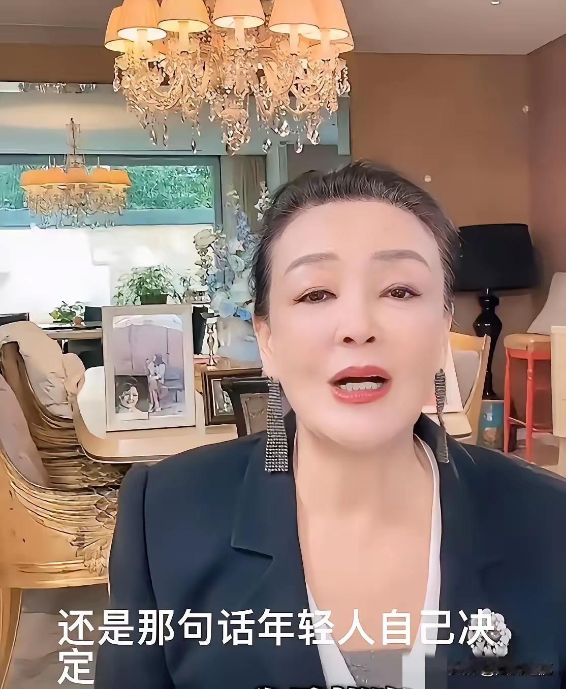 老戏精现在有苦说不出了吧？心里想着还是前儿媳妇好，至少她不靠汪家和姓张的，不像现