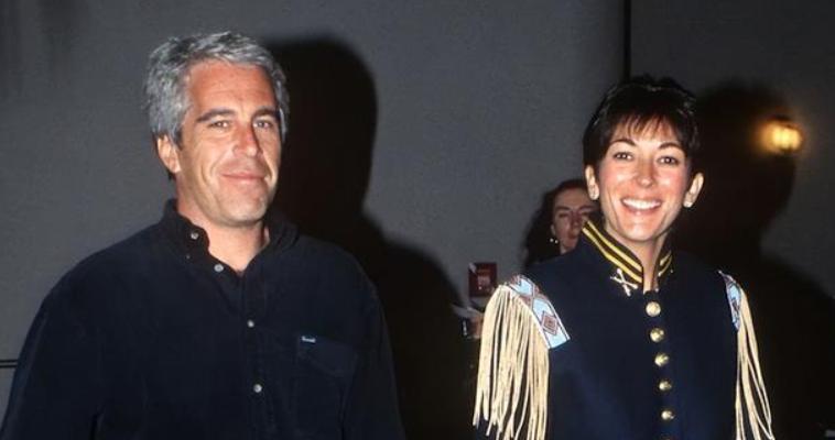 78岁的卡米拉，利用63岁的<em>麦克斯韦尔</em>，抹黑36岁英年早逝的戴安娜王妃。麦克斯