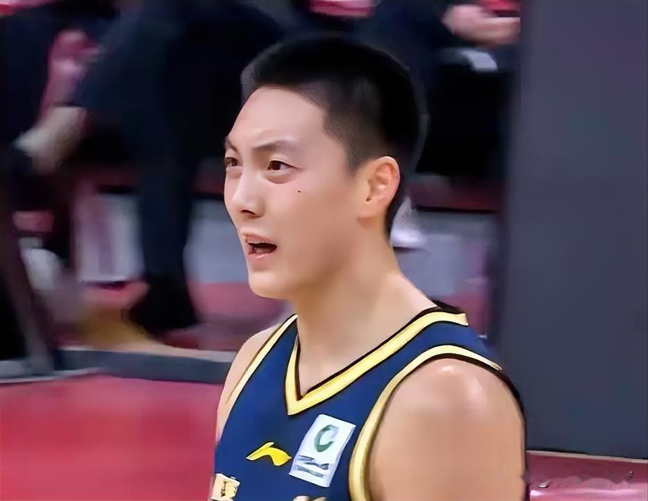 太意外了，胡明轩落选国家队对阵小日子12人大名单，郭士强这次压力山大。国家队公