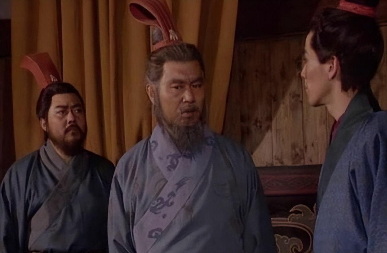 263年，魏军大将邓艾率军攻克绵竹关，蜀汉后主刘禅在还有抵抗能力的情况下答应了谯