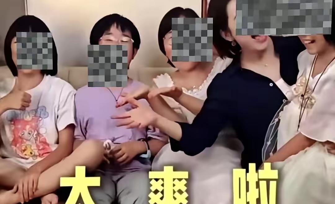 全女圈又崩溃了一个，前段时间全女圈成立了一个全女家庭，两个离婚的闺蜜各带女儿打算