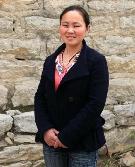 1994年，18岁的郜艳敏被人以2500元卖给了山村的刘老汉，付钱时，人贩子突然