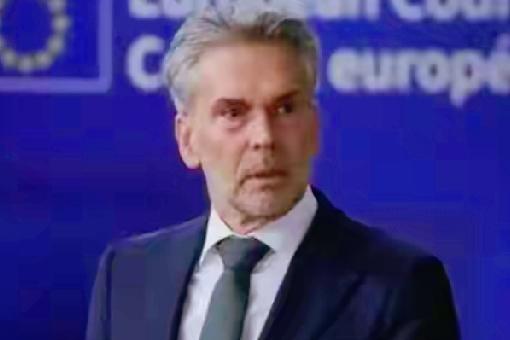 荷兰这招，真是搬石头砸自己脚了。想用晶圆卡中国脖子，结果自家法院都看不下去，