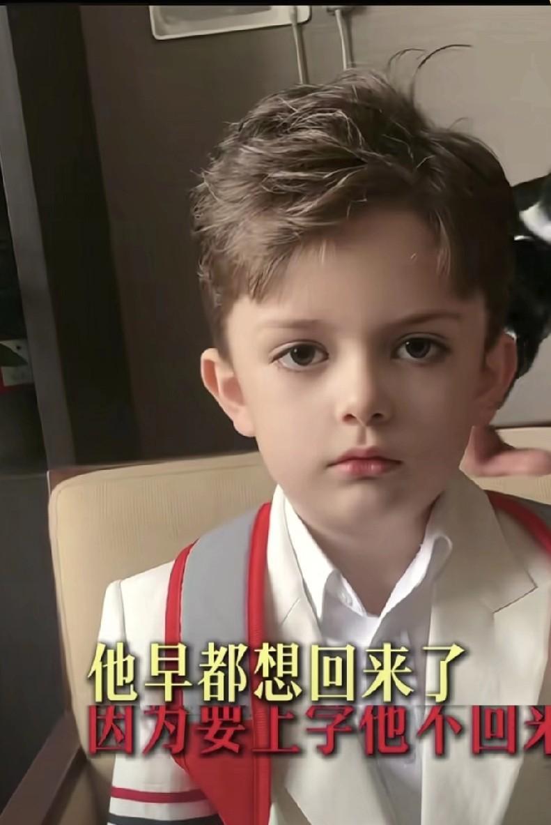 于文红和罗兰多的儿子小宝害怕上学，不敢回国了，现在还待在阿尔巴尼亚呢。快要开学