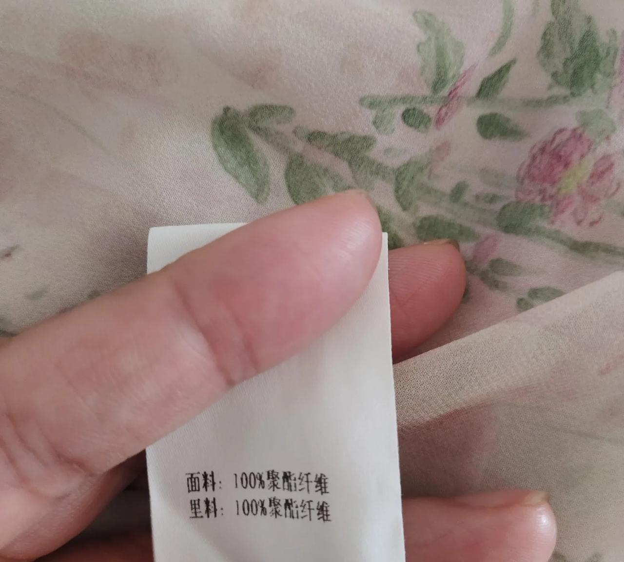 为什么一件“100%聚酯纤维”的衣服，也敢卖几百块？我今天去商场，