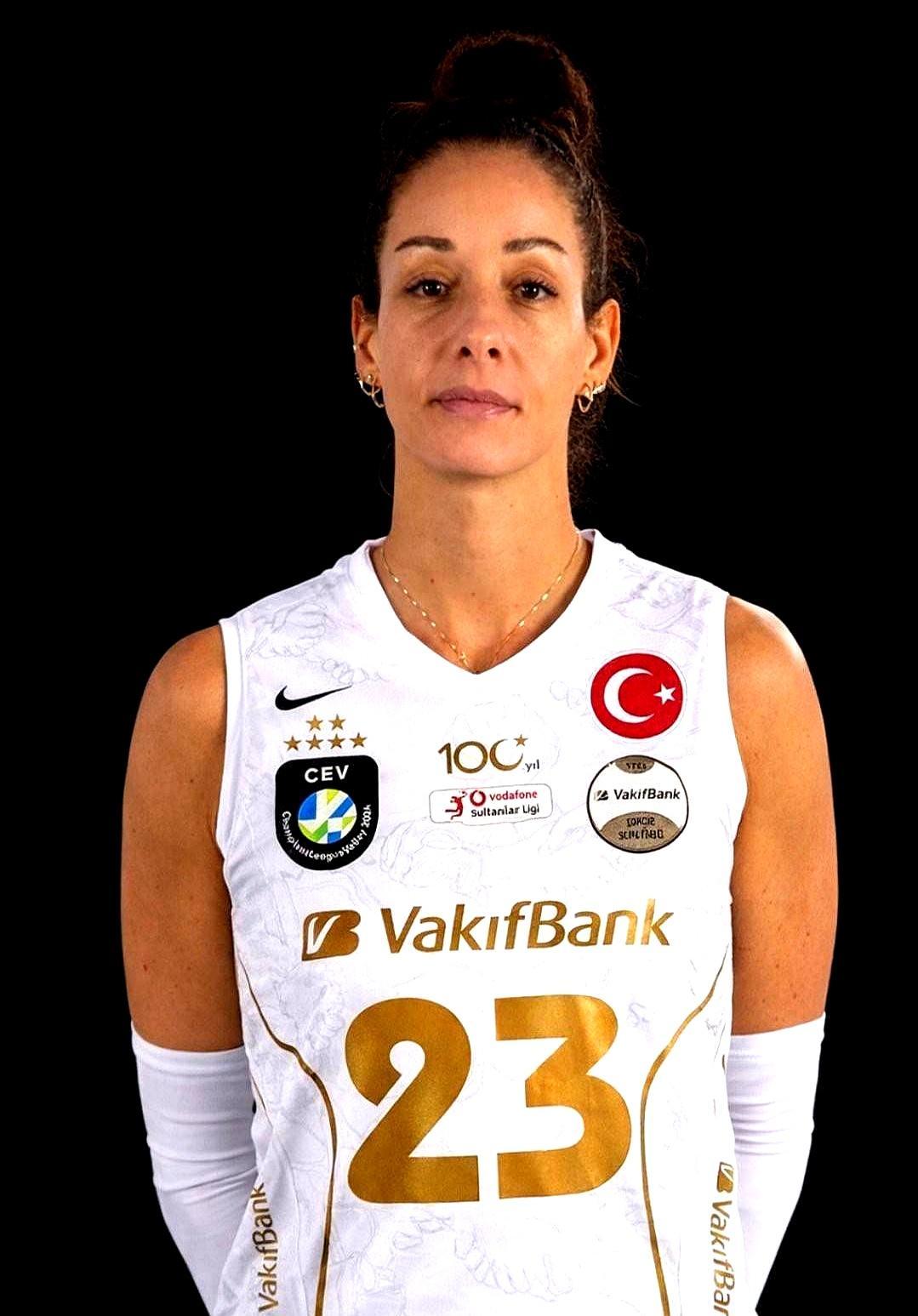 加比拒千万年薪，只为留队年薪开到八位数，土超机票递到手里，加比看了眼窗外的