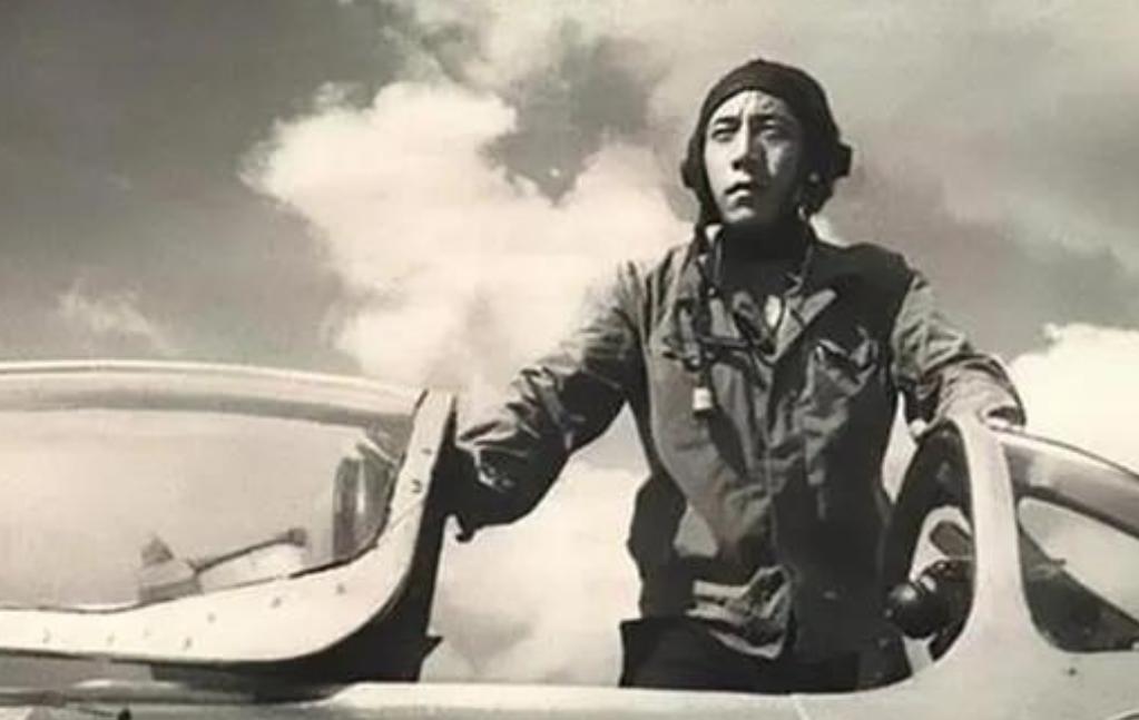 1990年，我国飞行员王宝玉叛逃苏联，苏方谎称蒙眼送他去美国，取下眼罩却发现面前