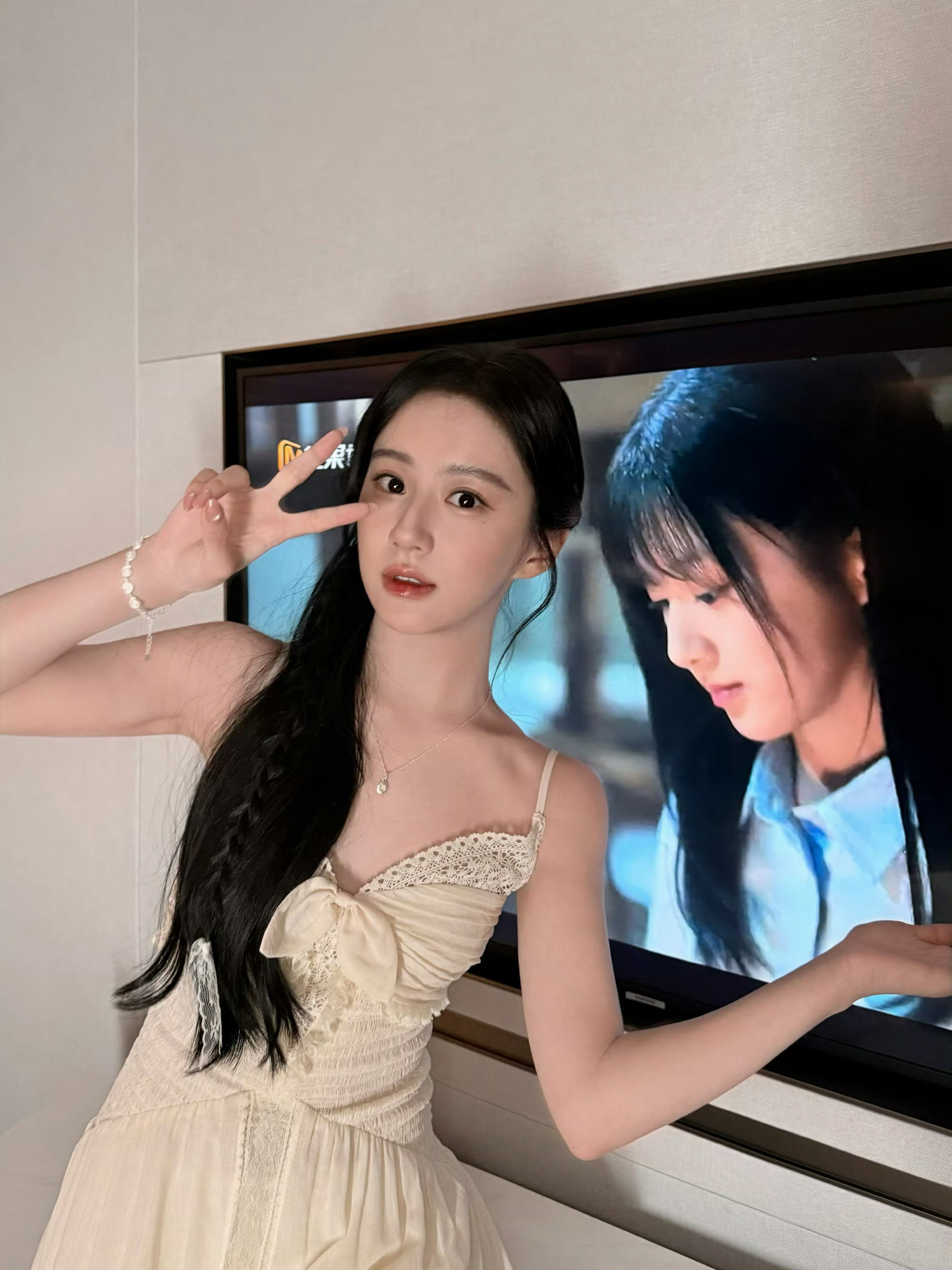包上恩算ip粉碎机吗只知道颜值演技同时在线的包上恩饰演的周挽👉🏻炽夏收视率第