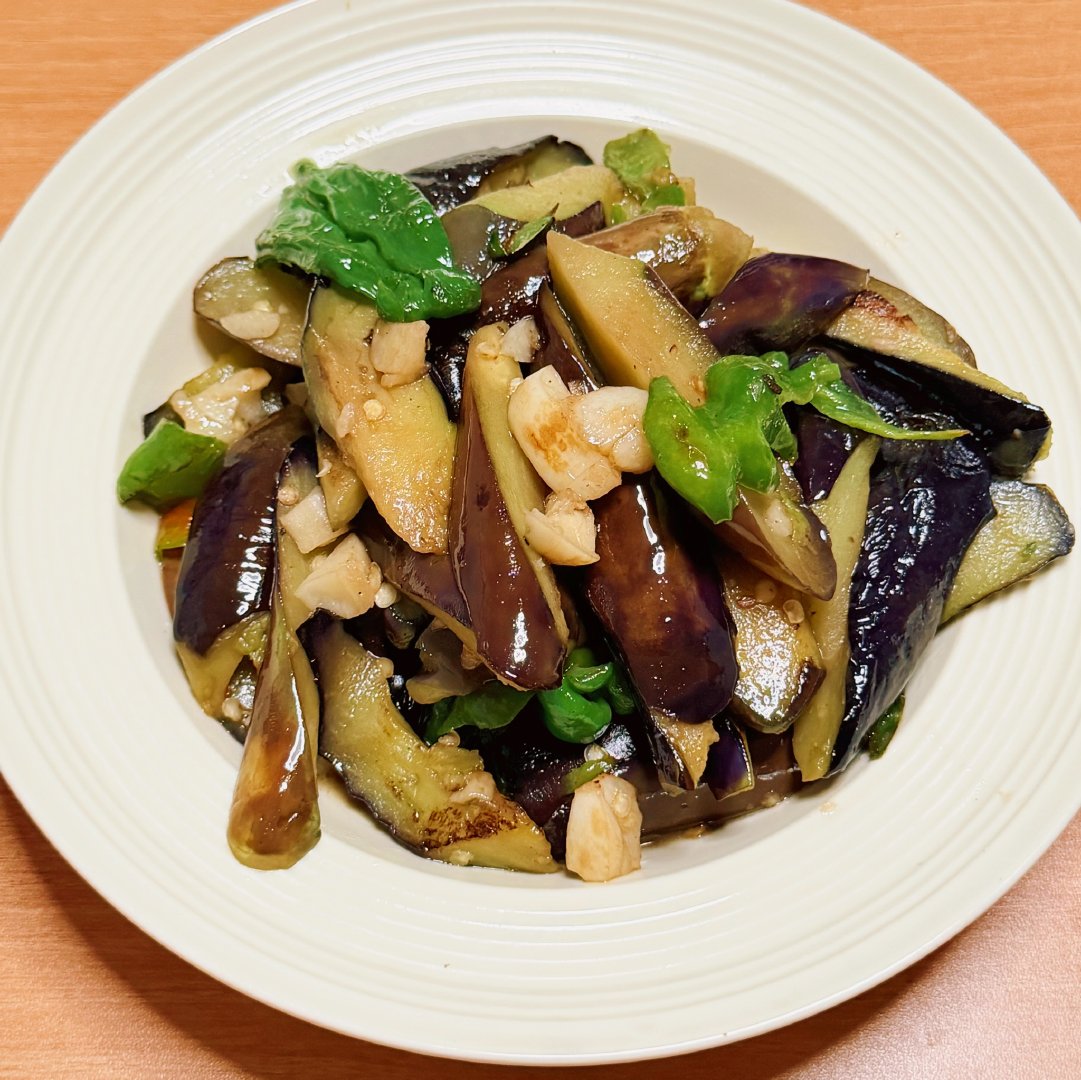 今日份午餐🥒🥚🫐🐟🍆🫑🧄两个人吃五个菜两口锅半小时就搞定啦蒜泥