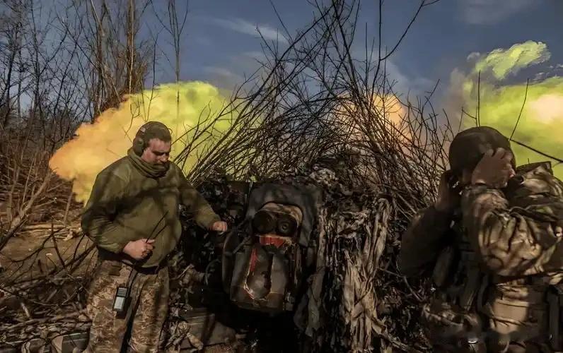 波克罗夫斯克巷战血火连天，乌军困守5000人，俄军最后通牒下，和平曙光在哪？