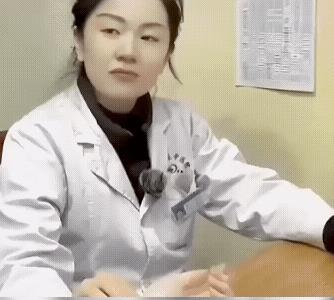 男子到医院看中医，女医生开始的几句话让男子有点不淡定了，心有点开始慌了，便给女医