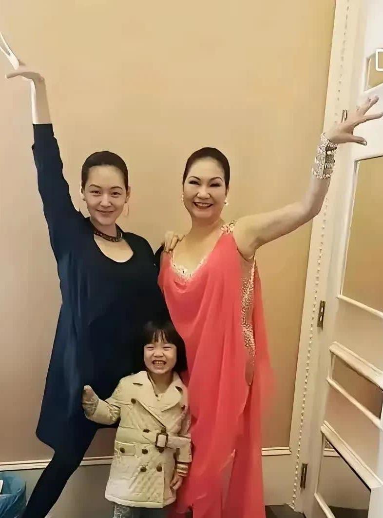 很多人都说小S主持风格太奔放、太大胆，和其他女主持人差别特别大，显得很另类，感觉