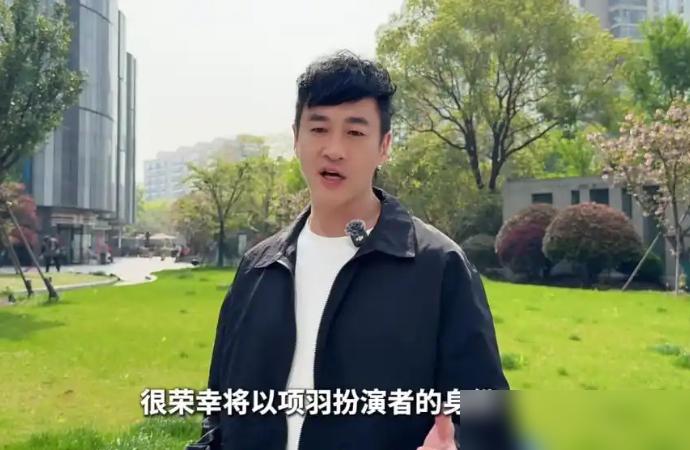 别激动了。宿迁文旅请的根本不是何润东，而是14年前的一具流量铠甲。那5万条呼
