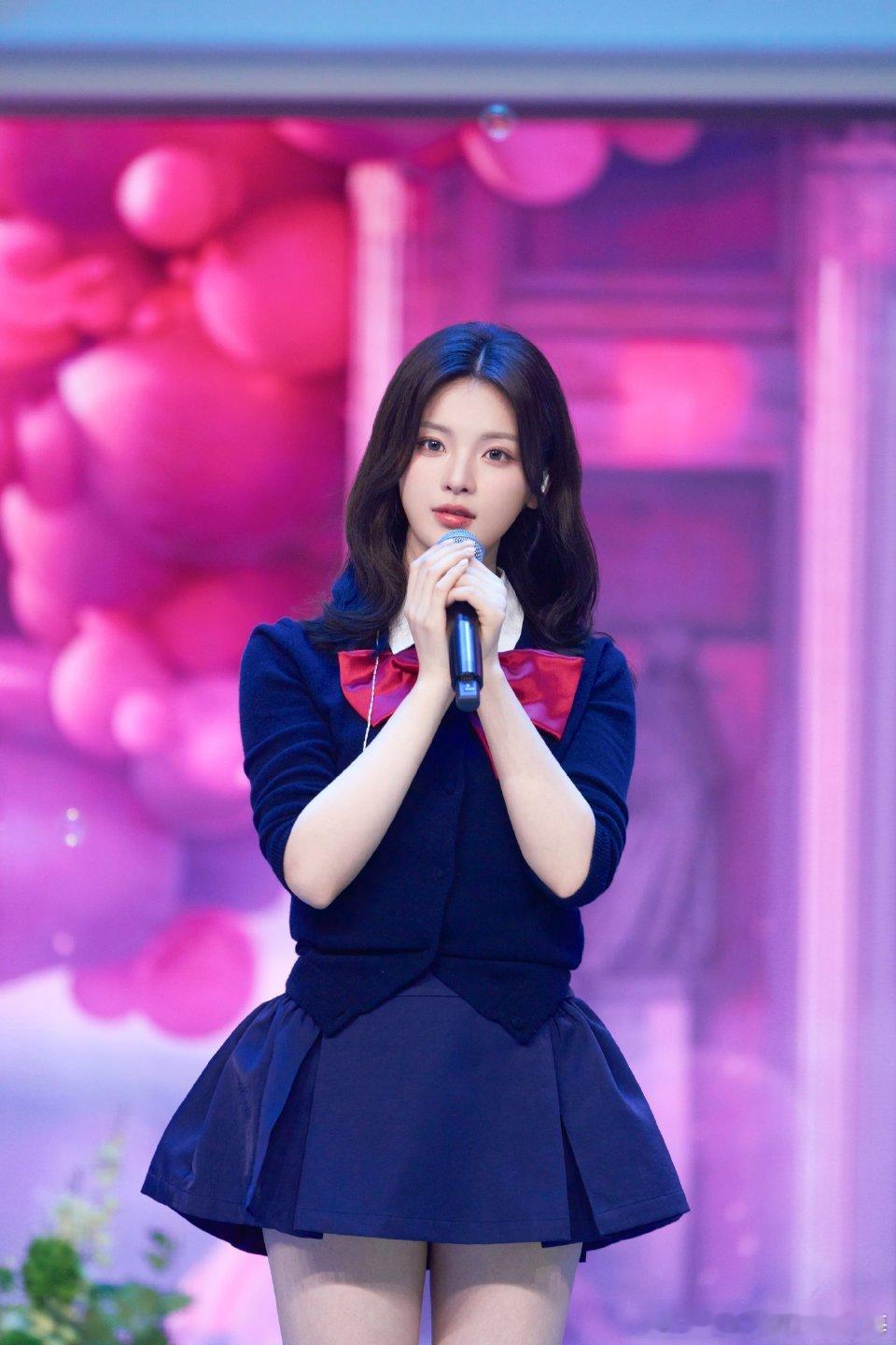 杨超越杨超越0731生日快乐好乖好可爱的宝宝，这也太美了叭​​​