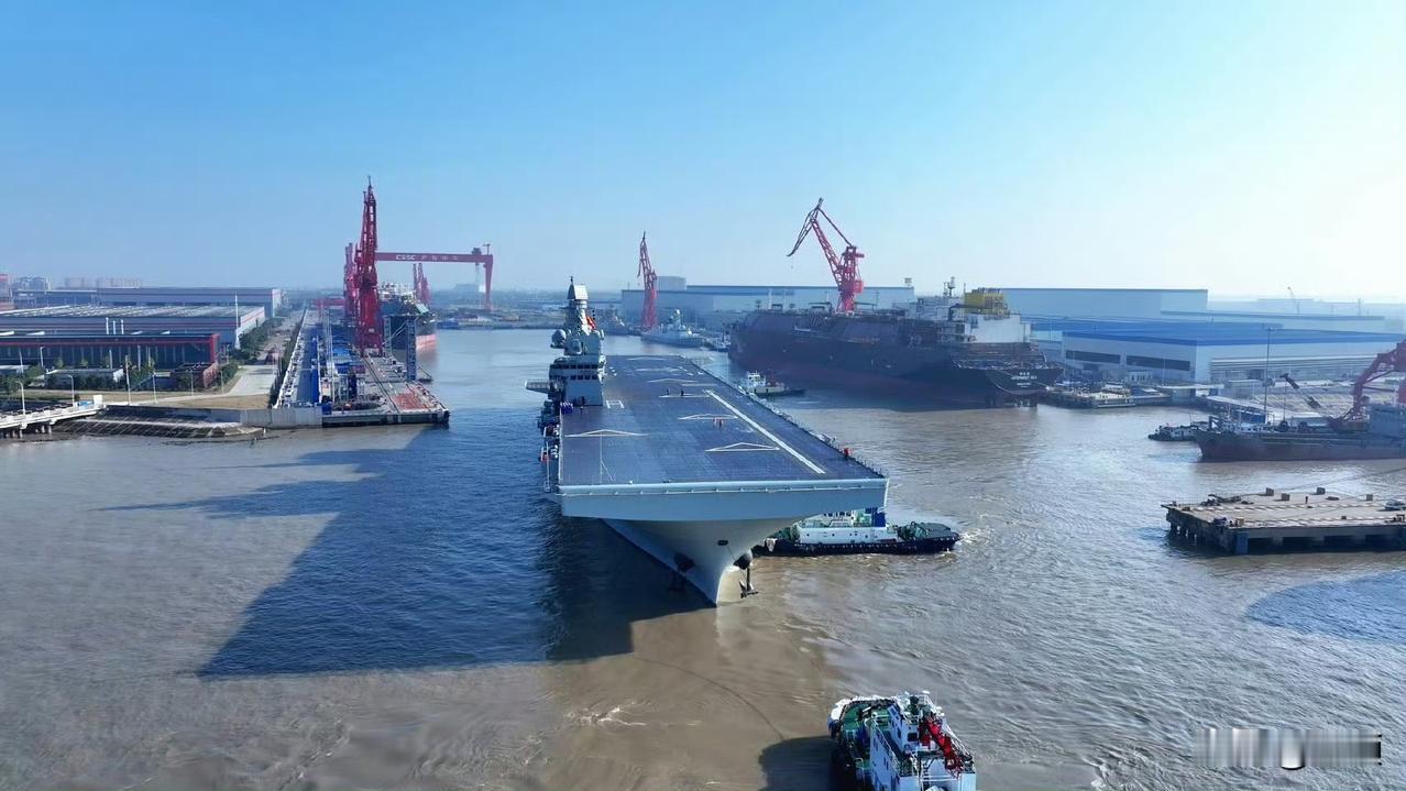 四川舰开启航行实验！四川舰4万余吨（至少余1万多），电磁弹射，拦阻索回收，可搭