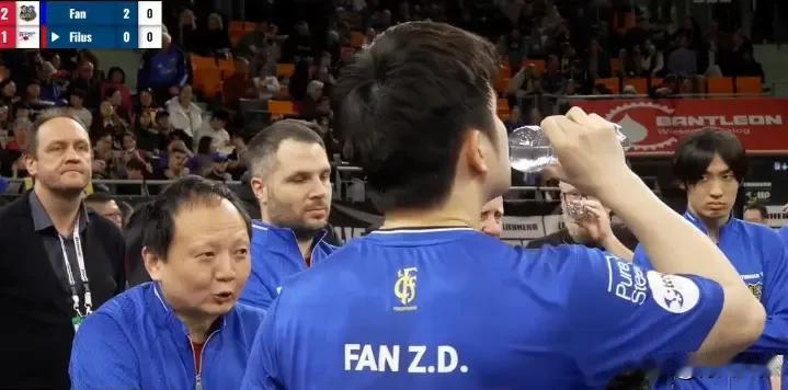 王志有樊振东这个超级一单，眼睛都笑眯眯了！不管打谁？只要有人给樊振东凑1分