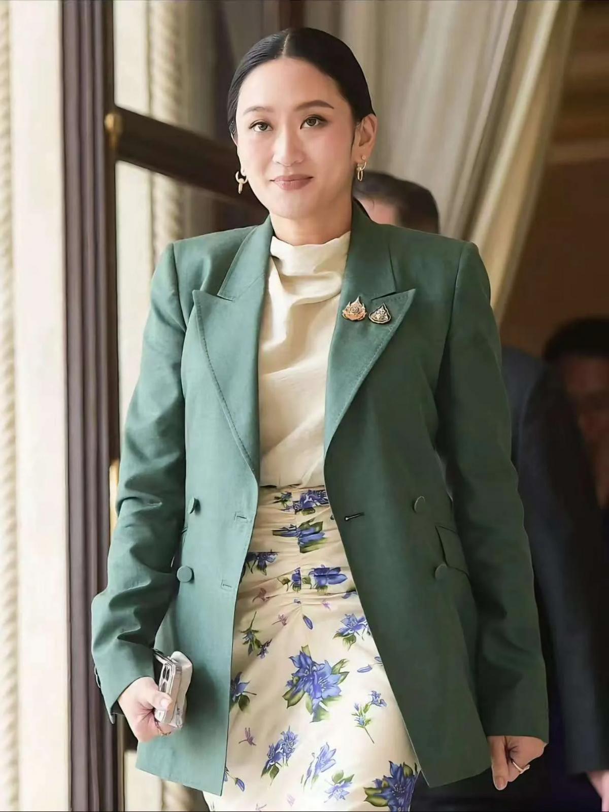 你们有没有发现佩通坦有点小毛病可能永远也改不掉了，那就是她太喜欢打扮自己