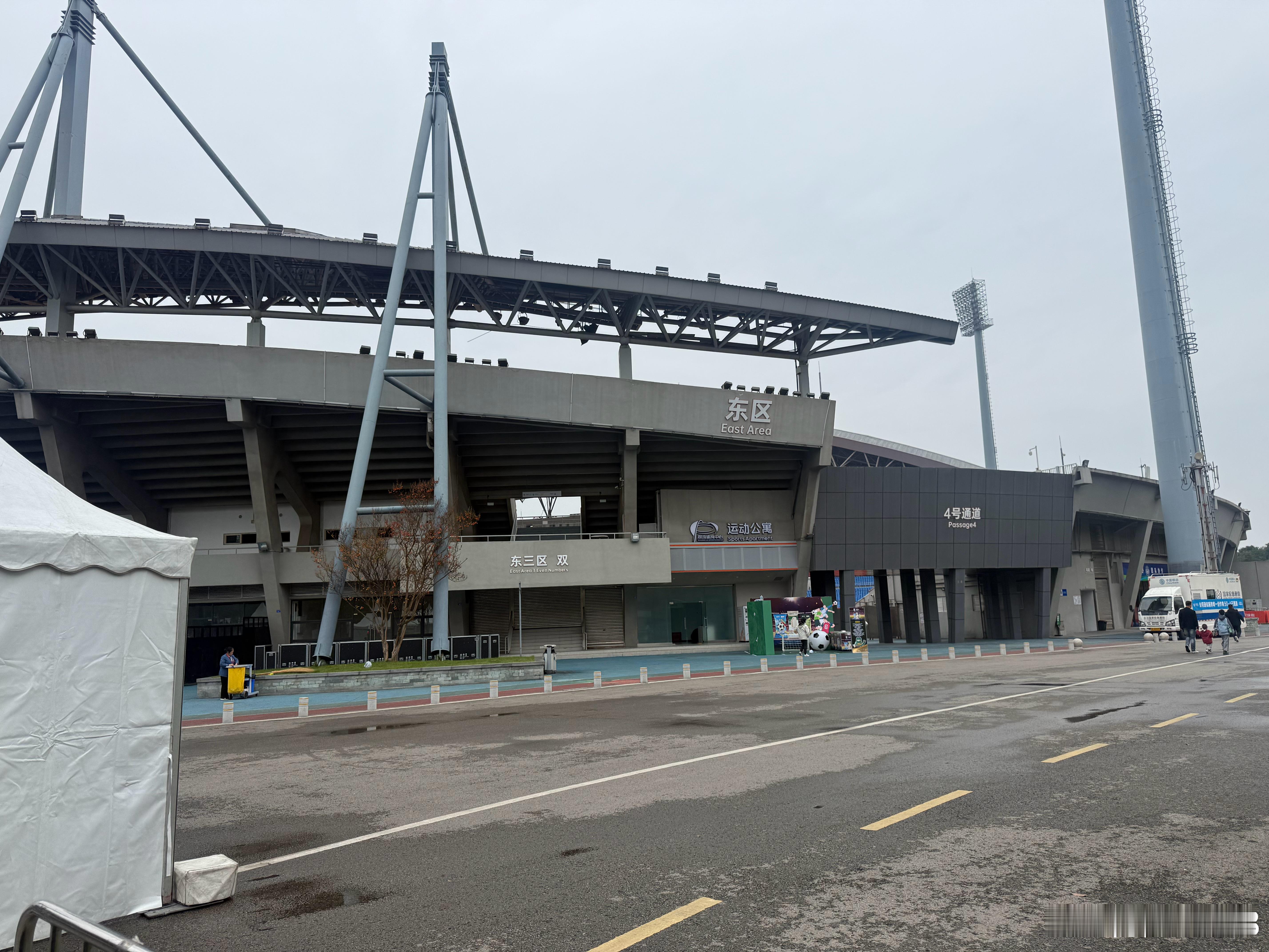 没票了，谁能把我带进去啊