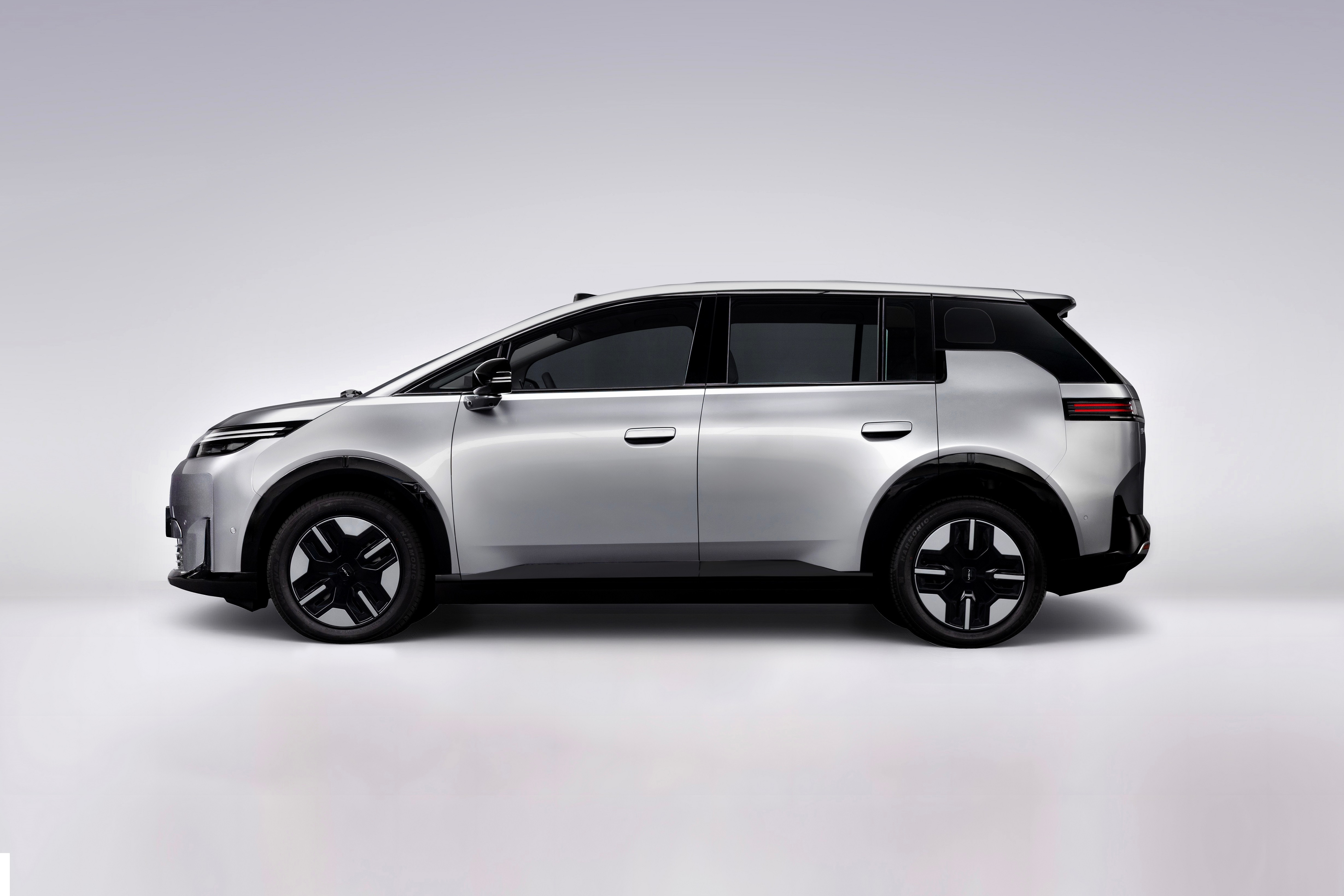 聊聊埃安N60这台车，有点意思。首先，埃安N60搭载先进的非晶合金电驱。如果你仔