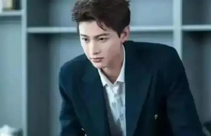 娱乐圈的规则，一夜间180度反转。何健麒的《长风破浪》还没播，预约先破了120