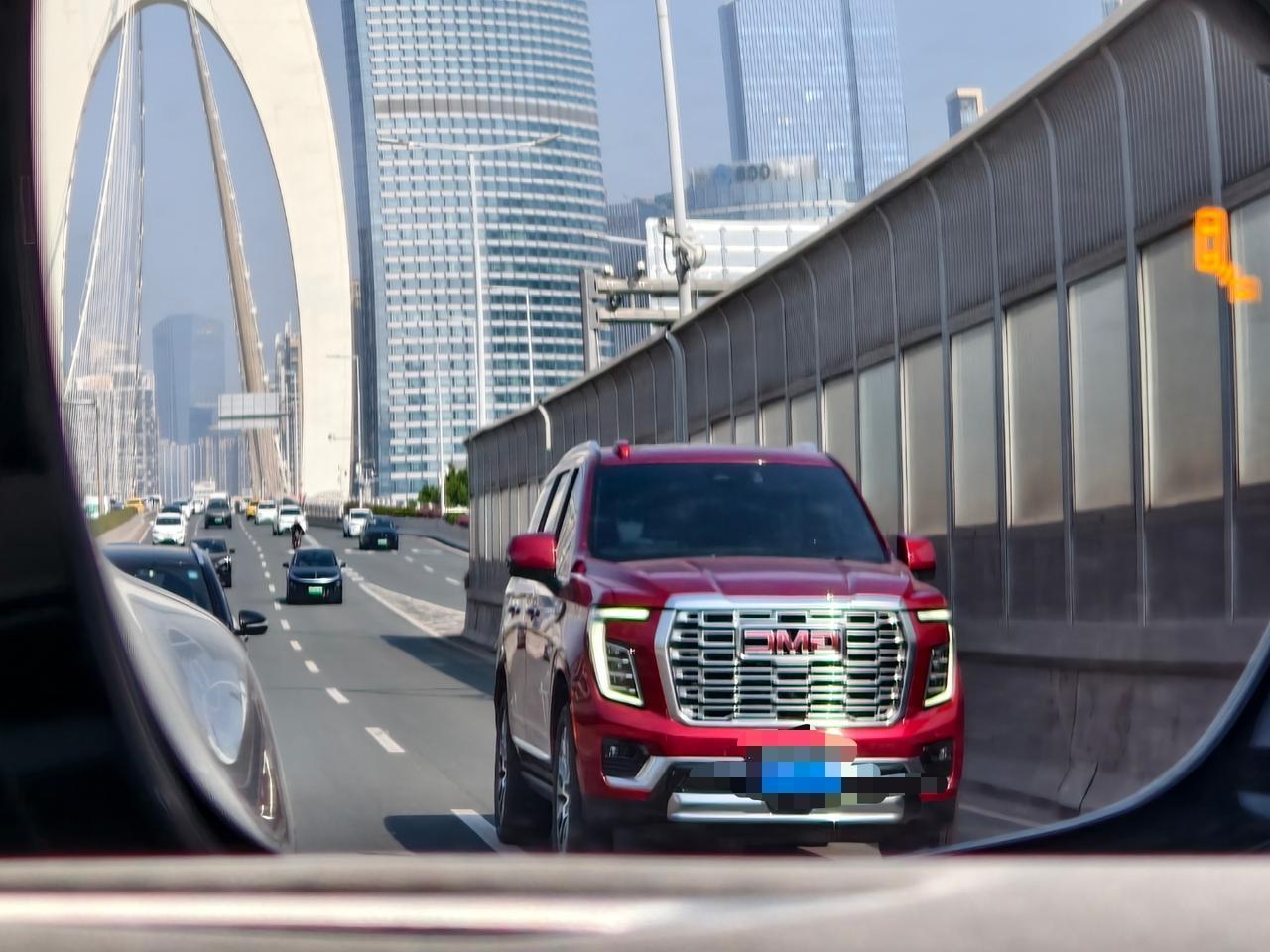 以前绿牌车尺寸还没膨胀到5米+我当时觉得YUKON、TAHOE是巨无霸如果我