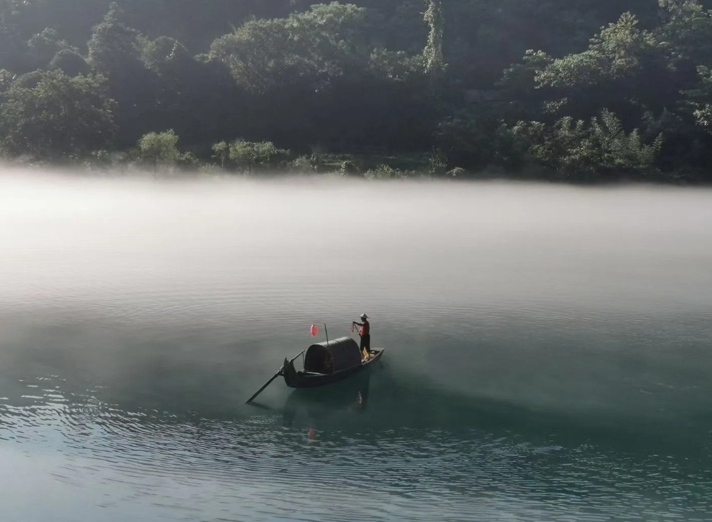邻居在我家喝多了酒，管不住嘴巴子，说了他一段鲜为人知的恋情。二十一岁那年夏天，