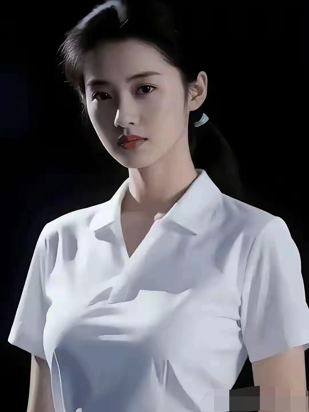 她比演员朱琳美，比主持人周涛美，你能认出是谁吗？