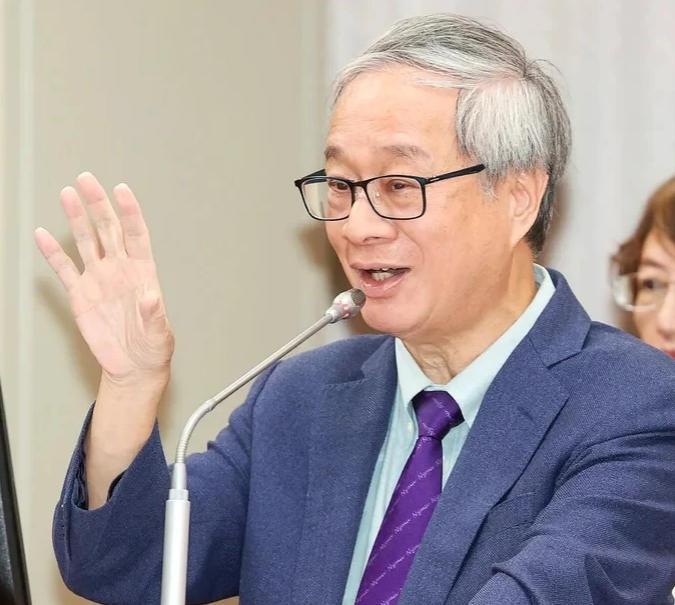 “台独”分子污辱大陆、切割中华文化搞出两闹剧，连“中国话”也不要了，被台北网红教