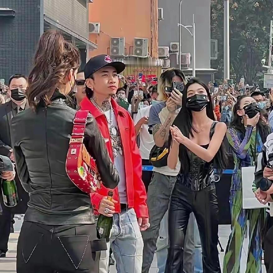 太让人震惊了“纯欲女神”易梦玲黑料被扒，这次和胡彦斌的恋情一爆，估计没人敢说