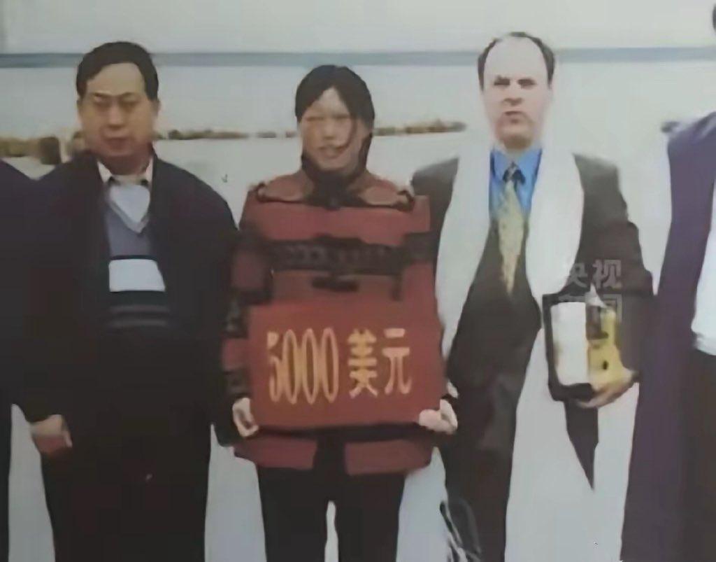 殷玉珍和美国好心人的事，平凡中透着震撼。殷玉珍当年住在内蒙古一个叫井背塘的地