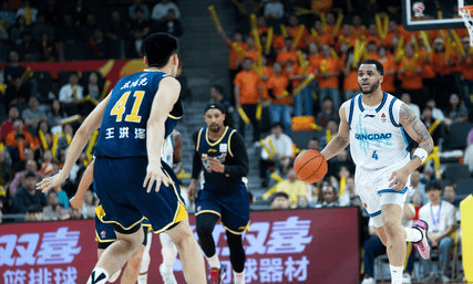 媒体人: 王洪泽常规赛生涯首次首发颇为稳定, 3次抢断是惊喜