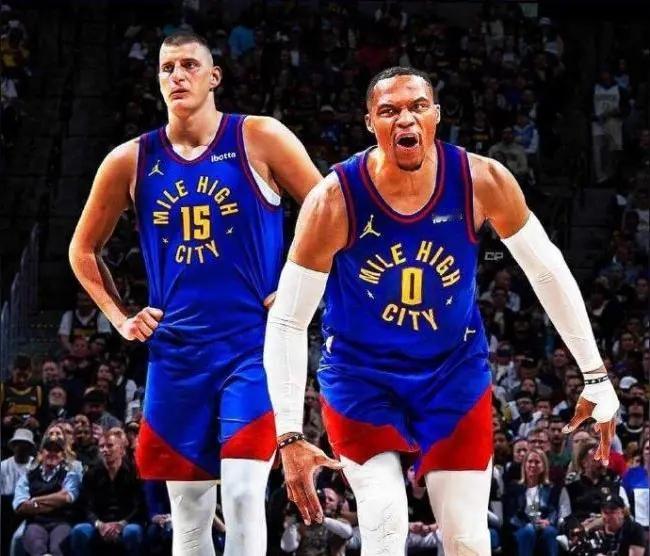 太不公平了上赛季季后赛，威少帮助球队击败快船，个人表现近乎完美，但仍被掘金扫地