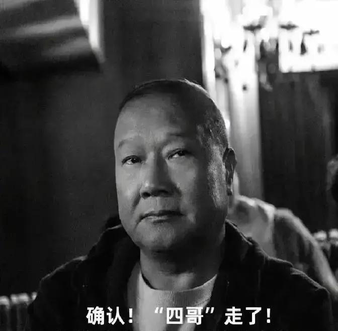 窦唯又被拍到在北戴河阿那亚骑电动车吃面，网友顺手把三十年前的老话题翻出来。当年