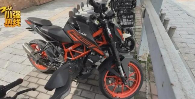 “人傻钱多!”浙江杭州，男子在读大学，名下有了辆摩托车，将一辆30000元的摩托