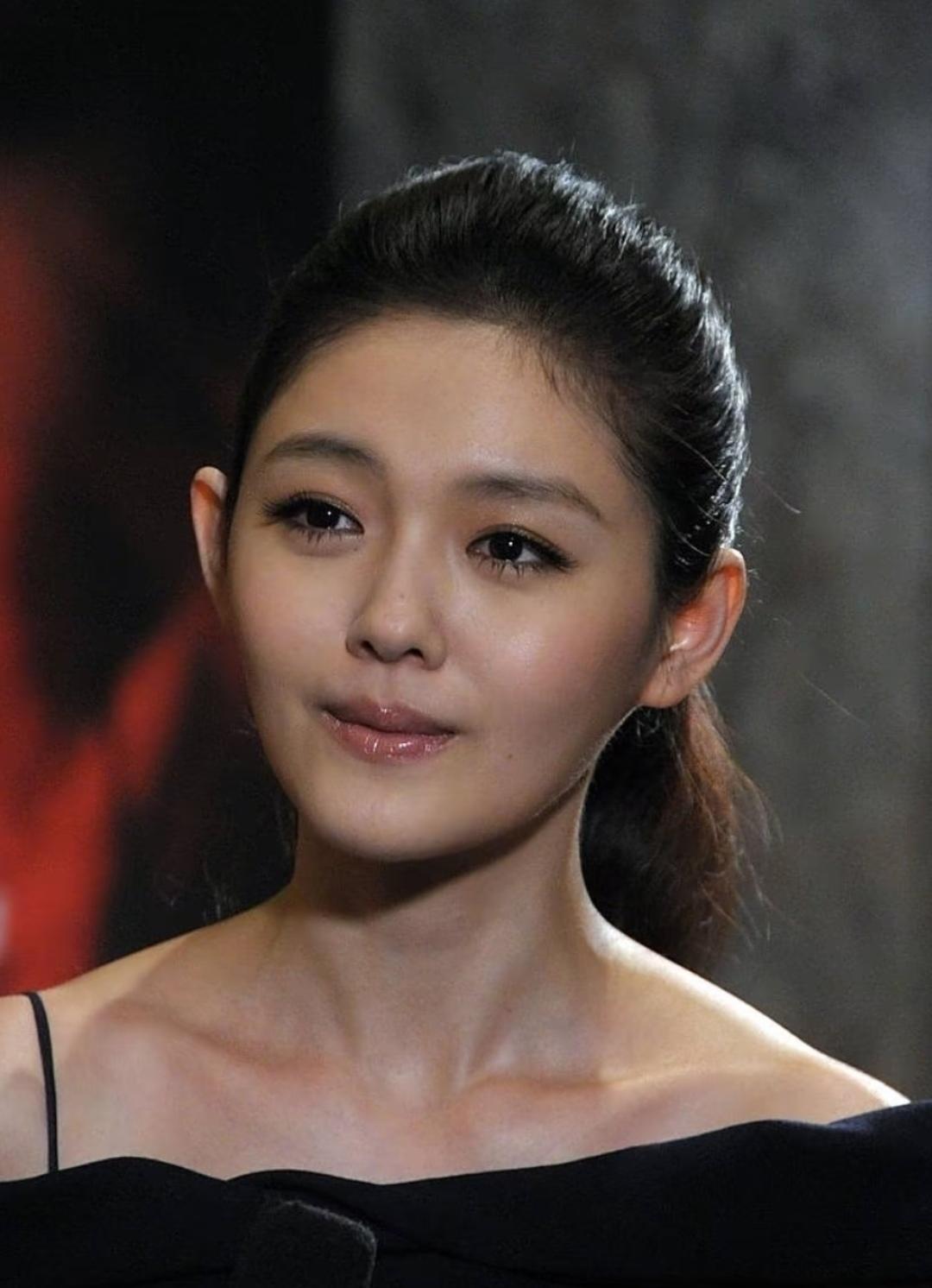 大S为了美白真的拼到极致，也因此把身体熬得很差，但不得不承认，她的皮肤状态真的绝