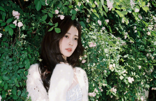 5月31日，白鹿在社媒发文：最近在喝中药调理身体和睡眠眼皮已经打架啦～提前祝