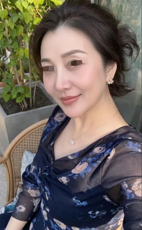 一位大姐50岁了，离异三年整。头一年半觉得简直是人生第二春。周末睡到日上三竿，