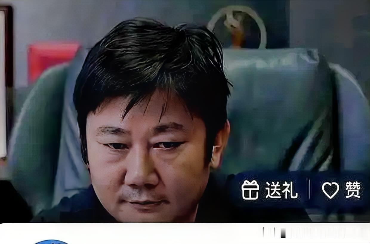 某机车品牌三缸业务相关负责人，伪装成普通车友，深夜跑到同行张雪的售后直播间连麦，