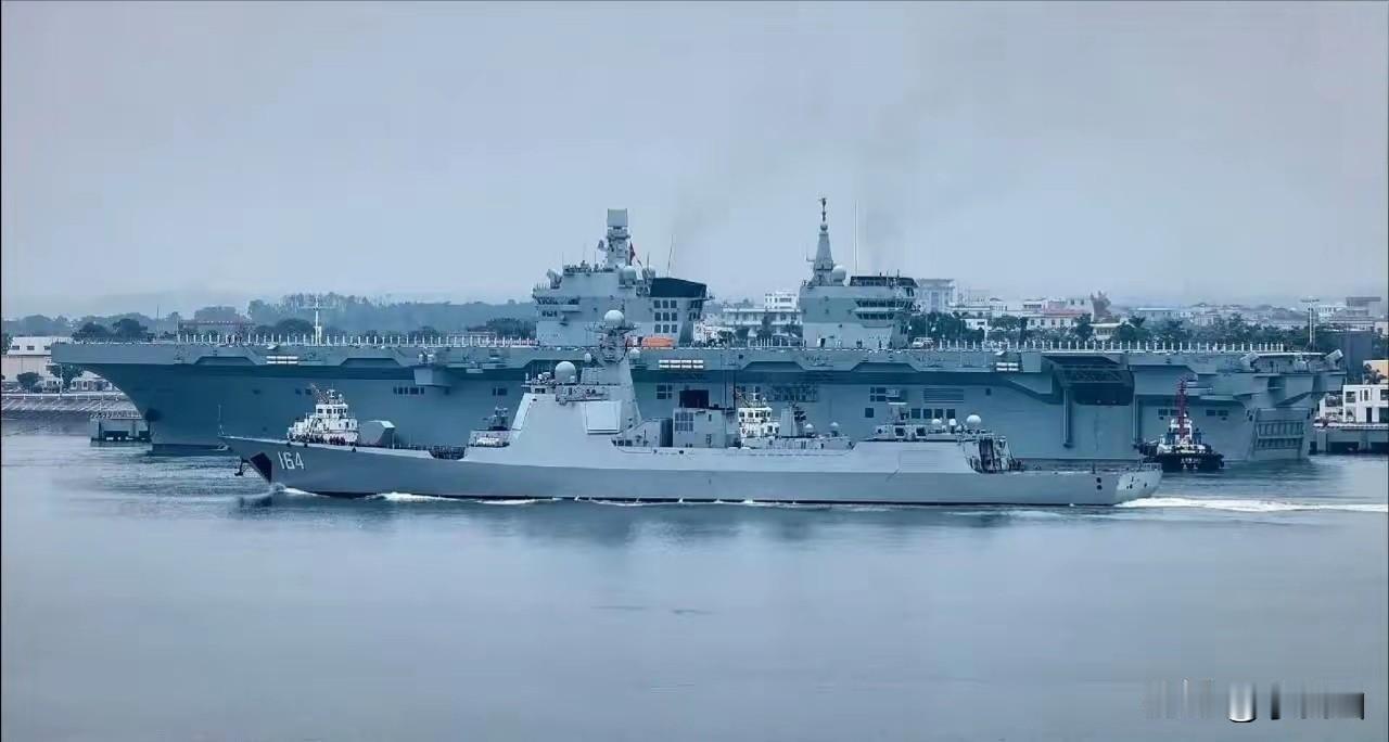 从严格意义上来讲，“四川”舰绝非两栖攻击那么简单，说它是“常务副航母”也过于保守