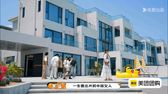 被宋妍霏嗑到马丽夫妻了真的被宋妍霏笑到！一开始认真帮马丽拍照，接着被常远艾伦逗得