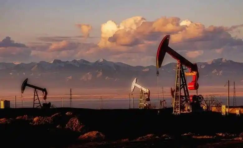 中东的石油供全世界为啥采不完?简单说，就三个字：家底厚，还便宜。首先，老天