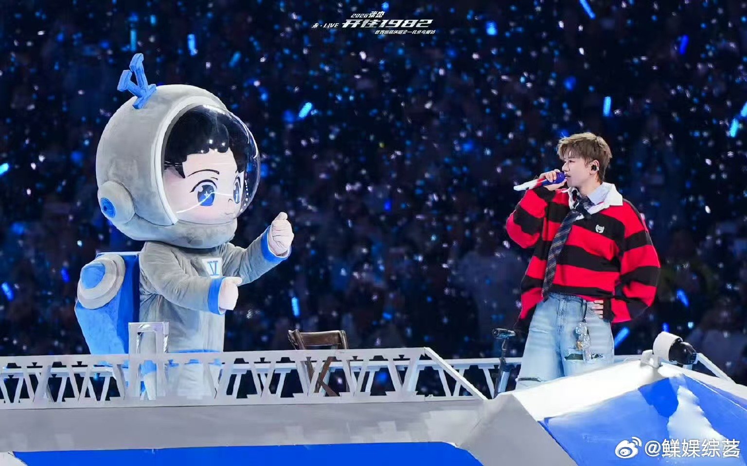 张杰鸟巢演唱会齐舞鸟巢的夜，因张杰的齐舞而更加绚烂。整齐动作似灵动的火焰，在舞台