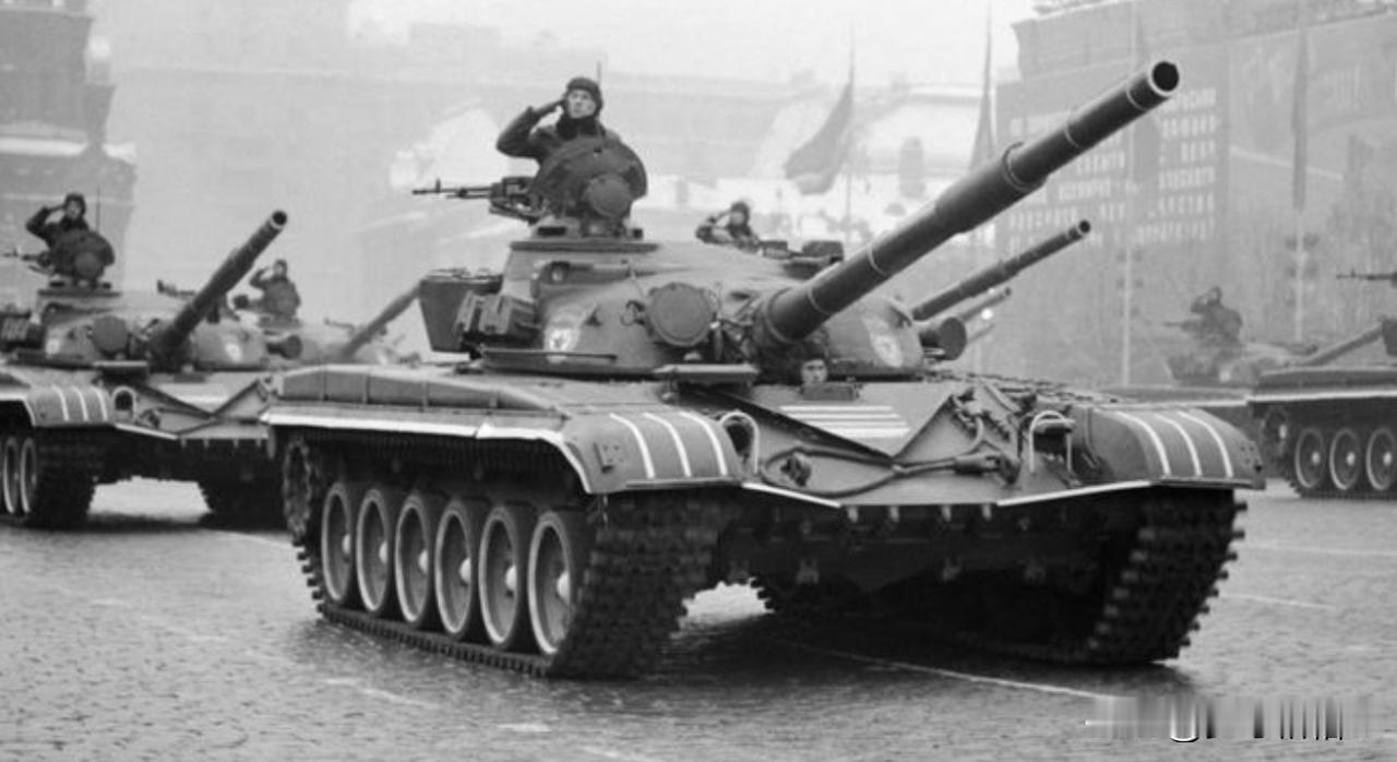 当T-72坦克在1977年11月的那次阅兵式上首次公开亮相以后，花旗国对苏联的这