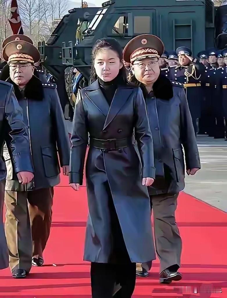 她像一个谜一样的存在…多少岁不知道，是不是接班人不知道，还有没有兄弟姊妹也不