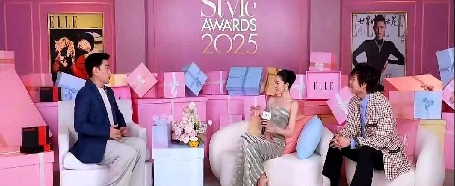 王耀庆一句“抢C位”，把钟楚曦的旧伤疤又揭了一层。不是玩笑，是没长眼睛。去年