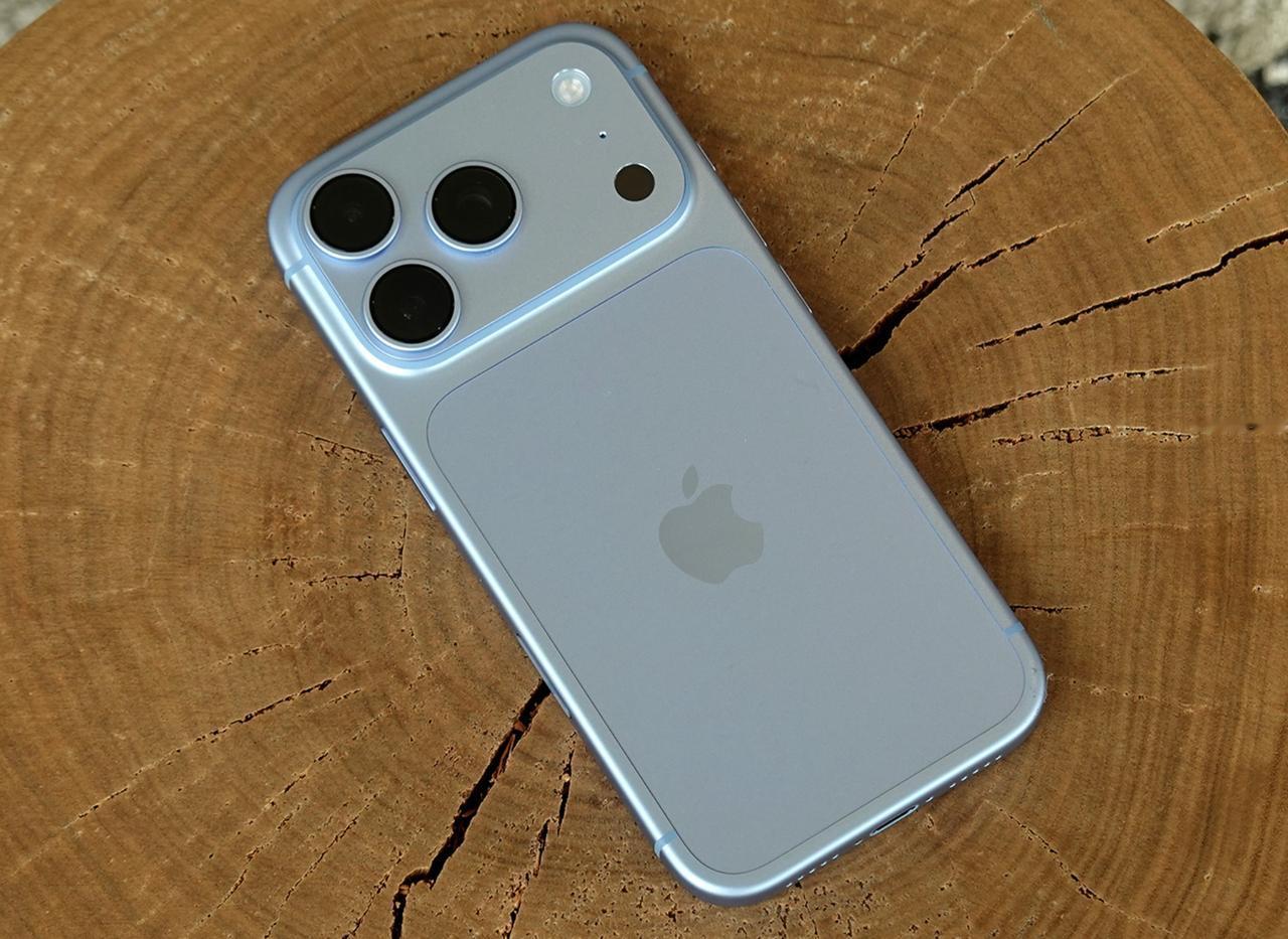 今年iPhone18ProMax港版依旧是更好的选择，虽然国行支持双实体卡
