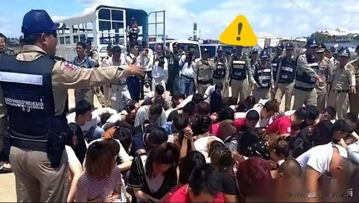 泰国军队直接开进柬埔寨了。你没看错，是军队，不是警察。坦克、大炮都上了，对着