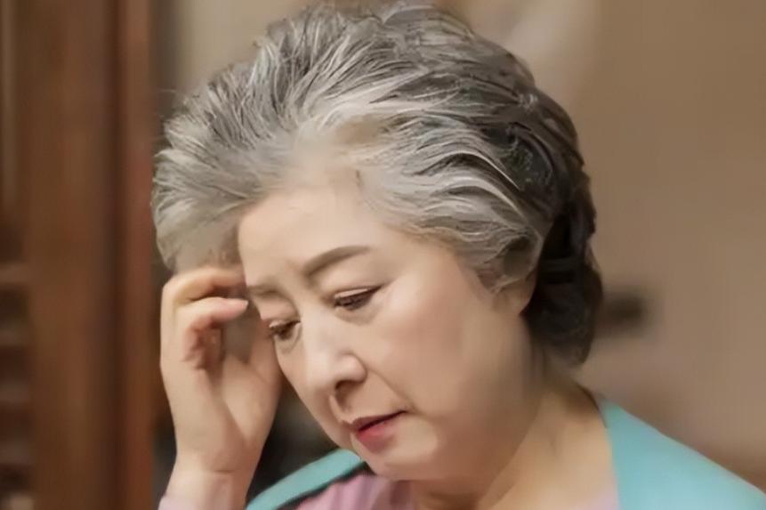 为什么很多60岁以后老人不显老？专家统计：有3个不一般的特点同样是六十多