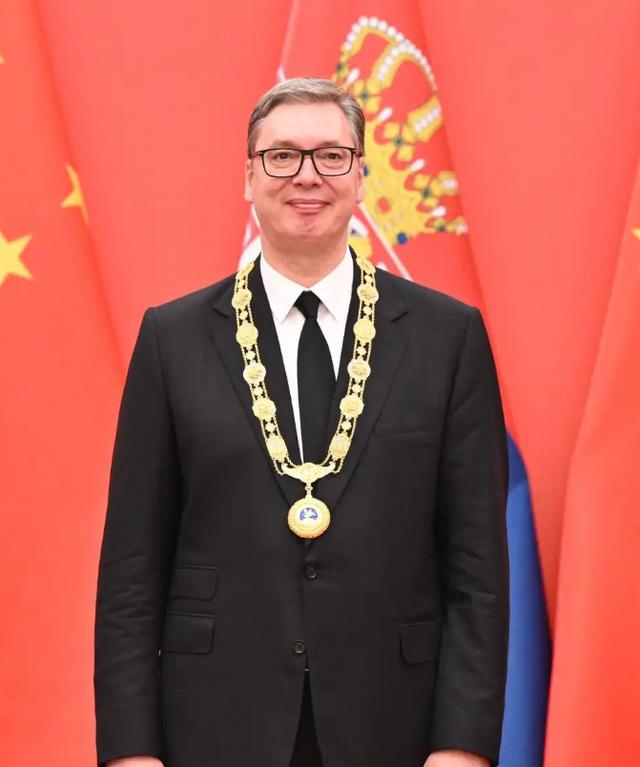 武契奇这次访华，真是把所有人都看明白了。清华演讲全程脱稿，眼眶泛红说“没学会