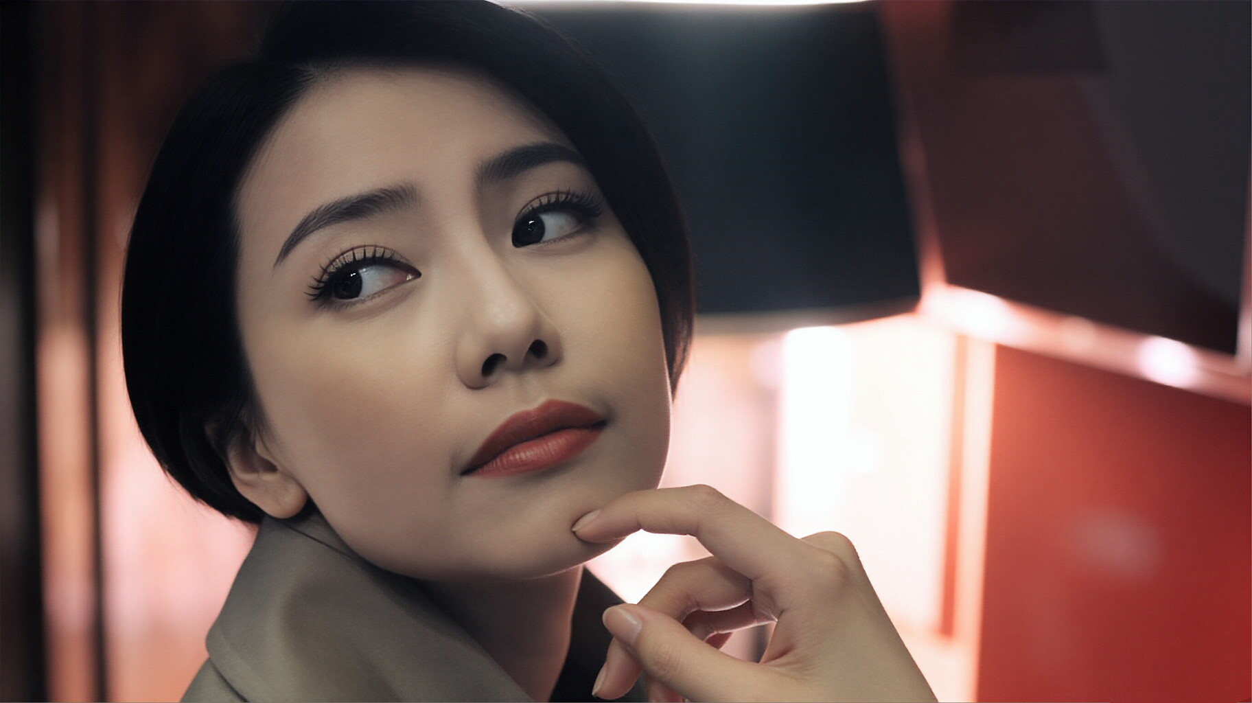 高圆圆这张短发造型真的太戳人了！自带一种“不管谁看都从容自在”的松弛感，完美踩